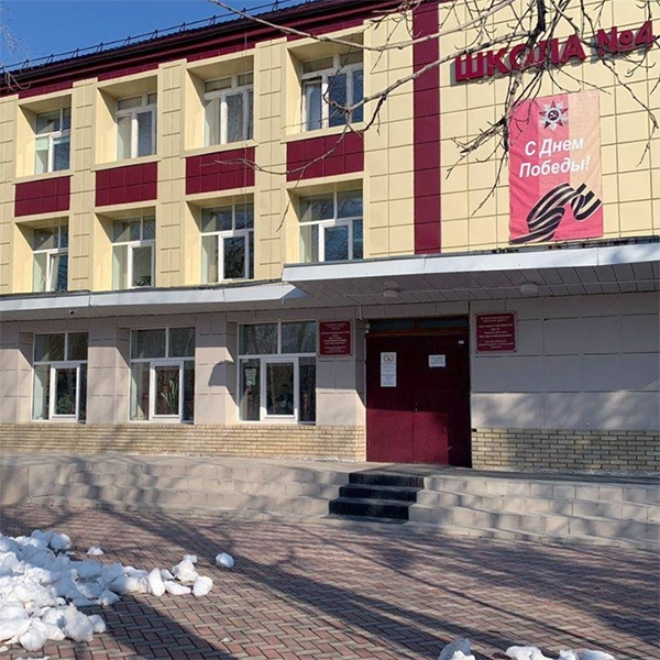 Интерактивный киоск стол Перфекто - центральная часть экспозиции красного уголка МБОУ СОШ №4 г. Ленск